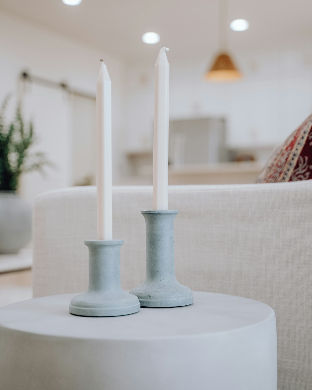 Column candle holder